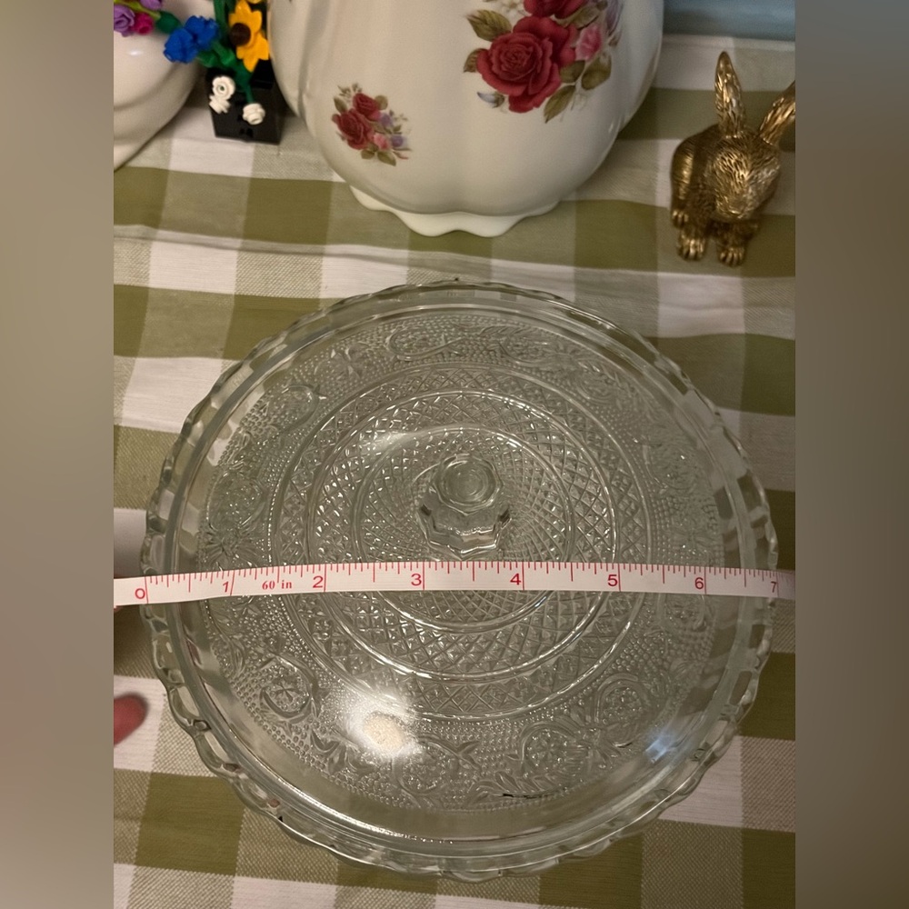 Vintage 1980s KIG Malaysia Fleur-de-lis glass candy/trinket/body powder dish - Picture 7 of 8